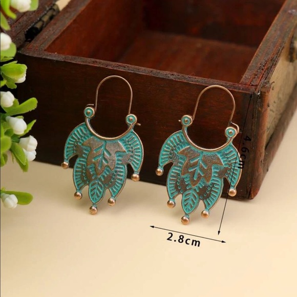 ‼️$4 Sale‼️🌻 Ancient Bronze Textured Metal Drop Earrings - Picture 3 of 3